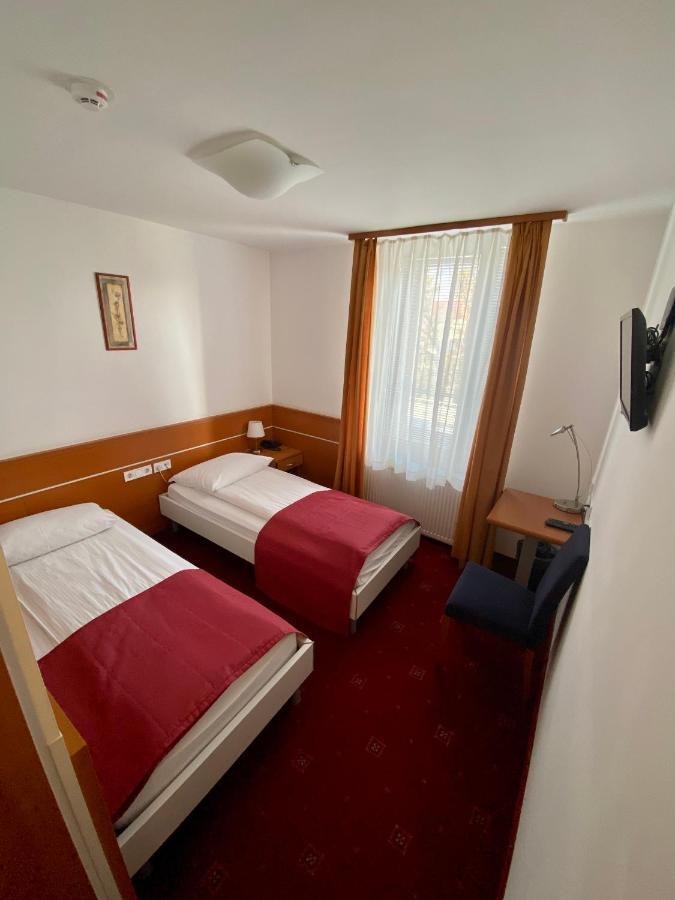 Hotel Creina Kranj Bagian luar foto